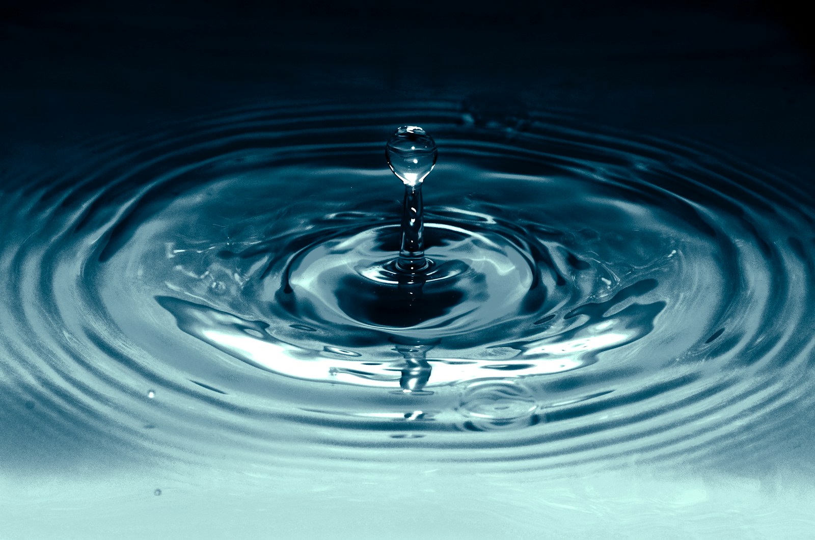 Water droplet in shallow tank
